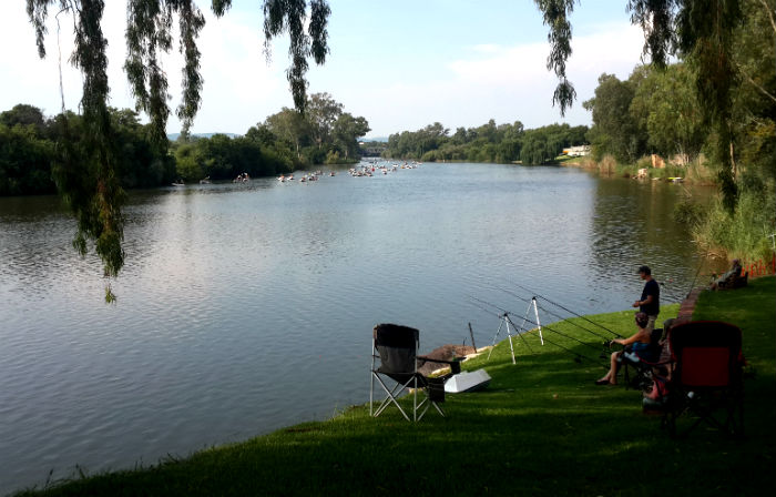 Discover the best Vaal River fishing accommodation for your next getaway. Luxury lodges, self-catering cabins, and budget-friendly stays await!